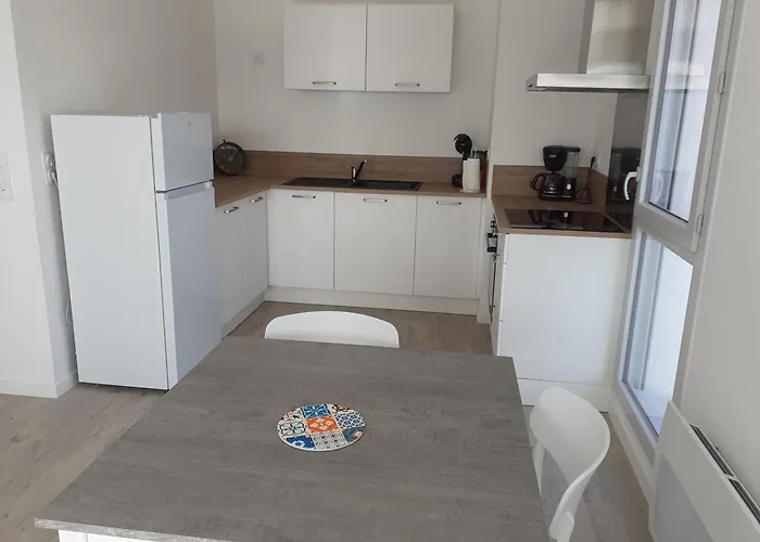 Neuf 65 M2 Lumineux Au Calme Balcon Et Parking * Royan