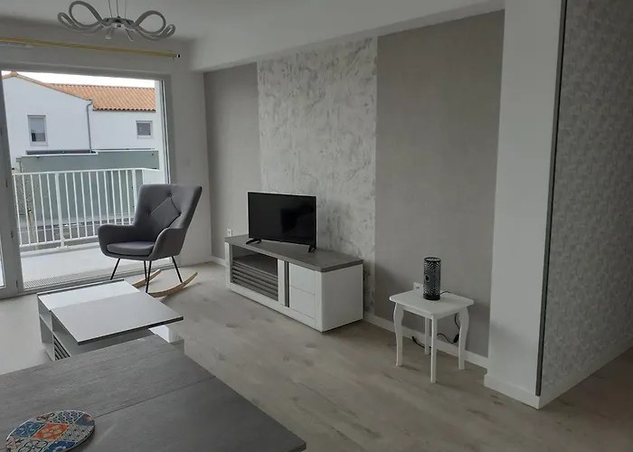 Apartment Neuf 65 M2 Lumineux Au Calme Balcon Et Parking Royan